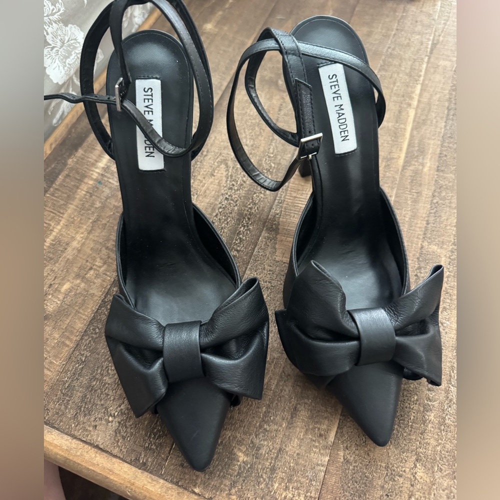 Steve Madden Lovella leather bow heels